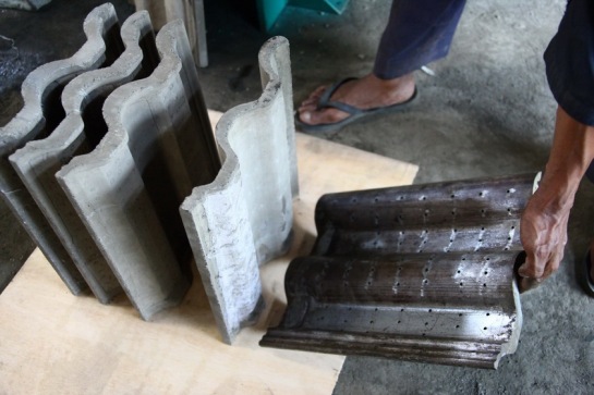 Take out the Pallet Maker , also carefully take out the textile